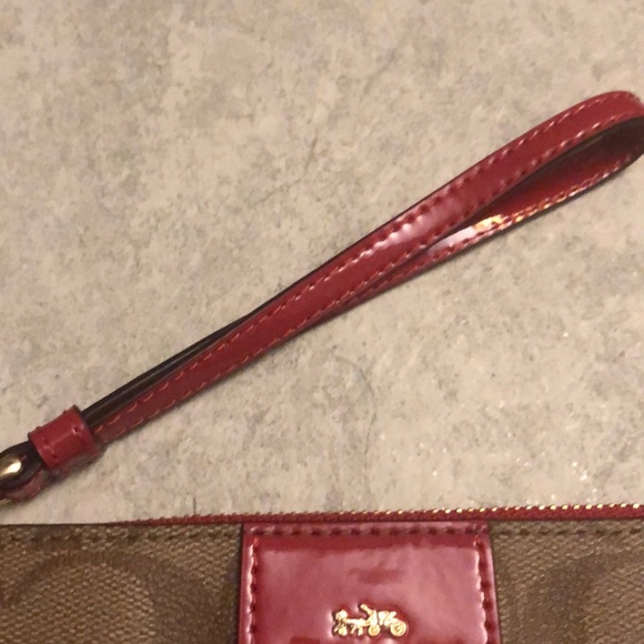Coach Corner ZIP Wristlet in Signature Canvas - Picture 3 of 7
